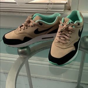 Women’s Nike Air Max 1 “Desert Green Glow”